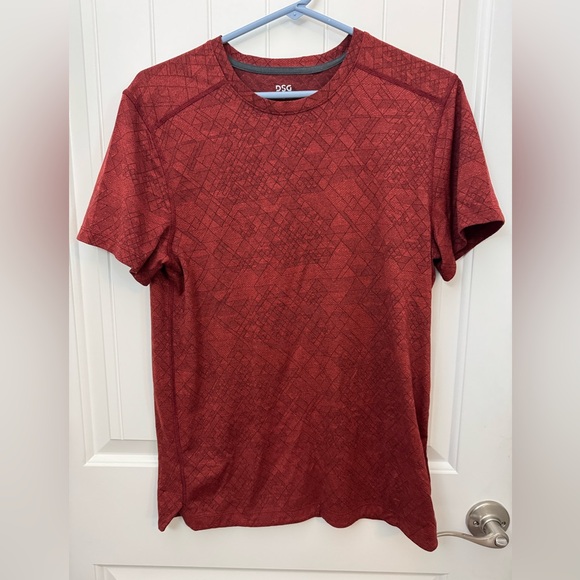DSG Other - DSG Men's red-maroon  T-Shirt DSG size small